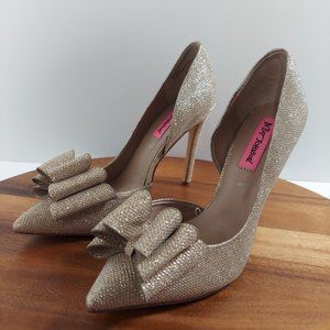 Betsey Johnson Womens paris D'orsay size 7 Gold Sparkle Evening Pumps bows
